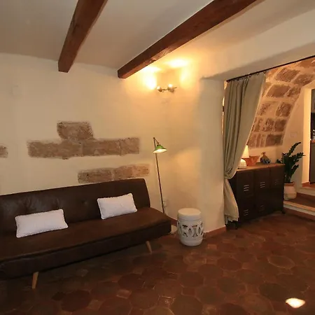 Debaix Bastioni Marco Polo 55 Apartment